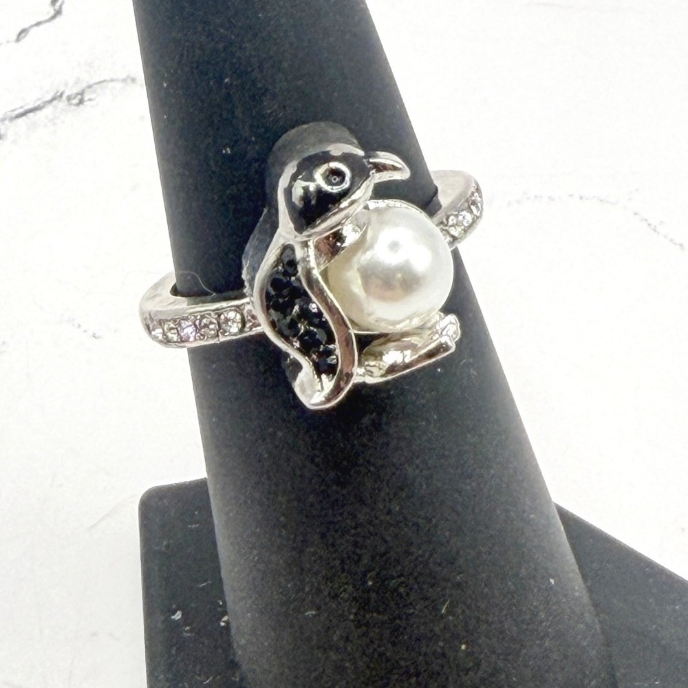 Penguin Ring Silver Tone Faux Pearl Belly Black Rhinestone Size 6.25